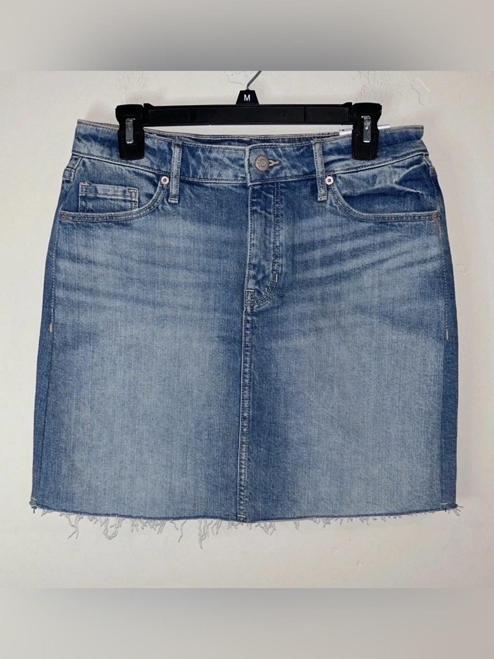 Old Navy Woman’s Raw Hem Denim Jean Mini Skirt Medium Wash Blue Sz 6 NWT
